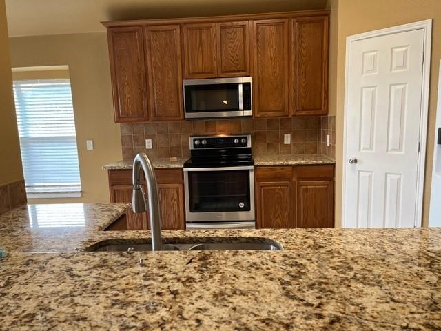 Building Photo - 3818 English Oak Dr
