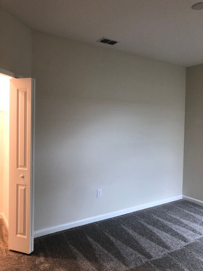 Building Photo - 3 Bedroom, 2.5 Bath East Orlando Townhome ...