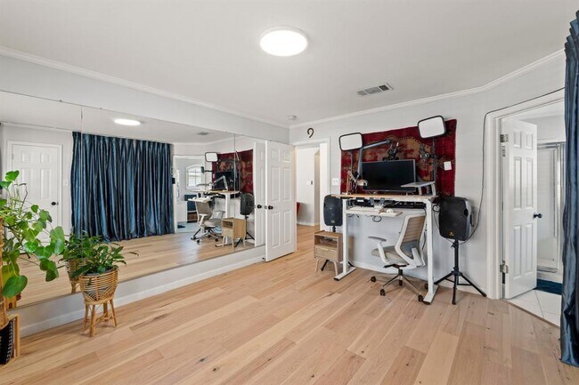 Building Photo - 3600 Malone Dr