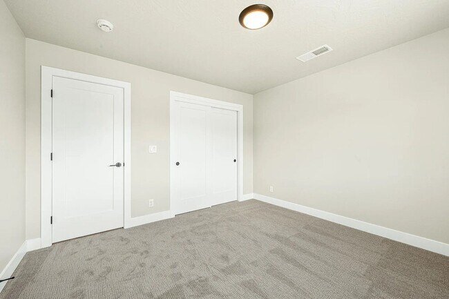 Building Photo - 3983 Razor Dr
