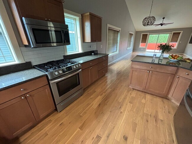 Building Photo - 1689 Aaron Dr