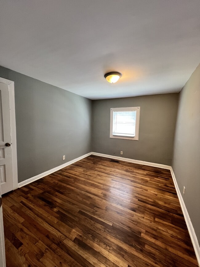 Building Photo - 722 Snow St