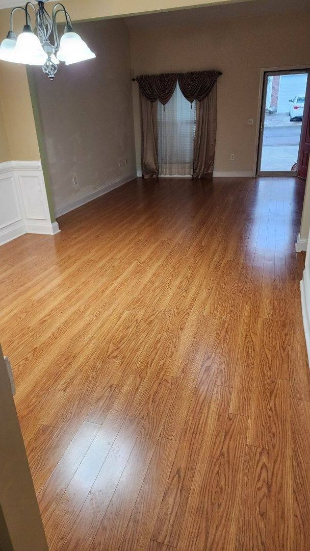 Building Photo - 3 Bedroom 2 Bath Townhome off Stevens Cree...