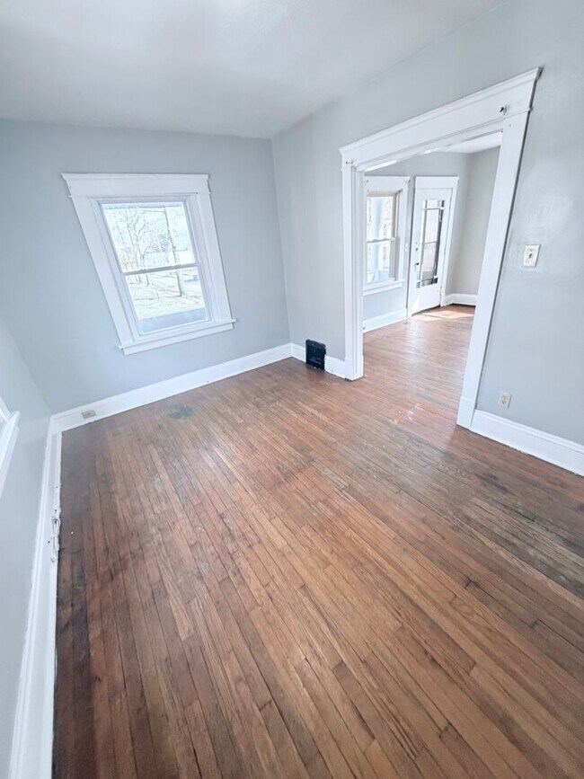 Building Photo - 1114 E 64th St