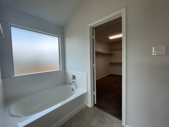 Building Photo - 1816 Cow House Ct