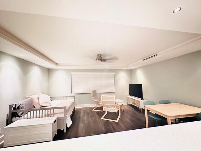 Building Photo - 2424 NE 9th St