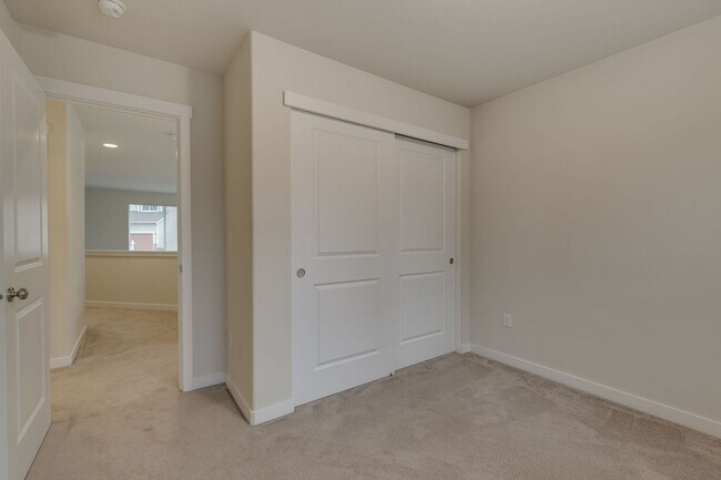 Building Photo - Bright and spacious 3 bed home in nice Lynnwood location!