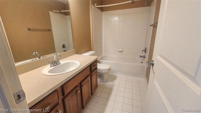 Building Photo - 6146 Lone Oak Cir