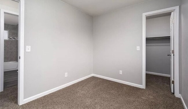 Building Photo - Beautifully Remodeled 2 Bed 1 Bathroom Home!