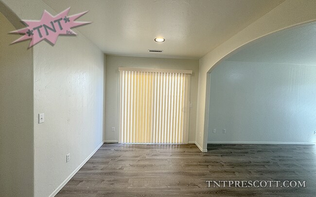 Building Photo - 0739