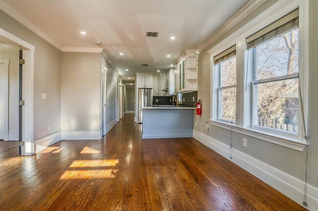 Building Photo - 40 Grant St