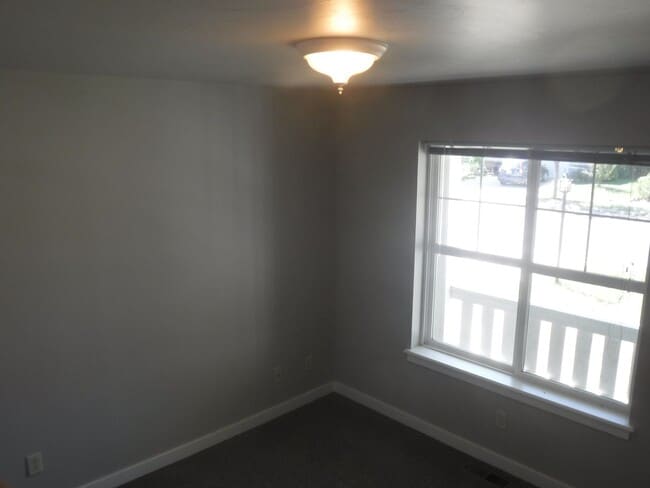 Building Photo - Beautiful Newly Renovated 3 Bedroom Home- ...