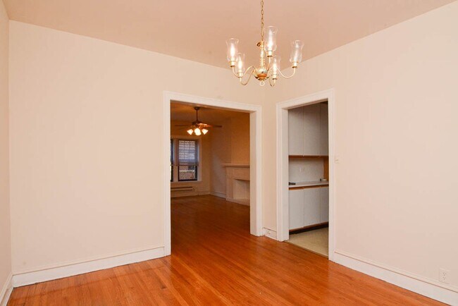 Building Photo - 1324 Oak Ave