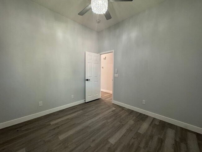 Building Photo - BEAUTIFUL 4 BEDROOM 2 BATHROOM HOME IN PHO...