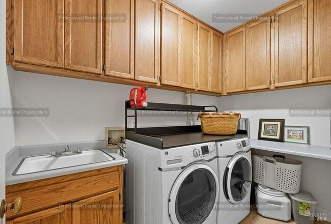 Building Photo - One of a kind home just steps away from Annadel State park