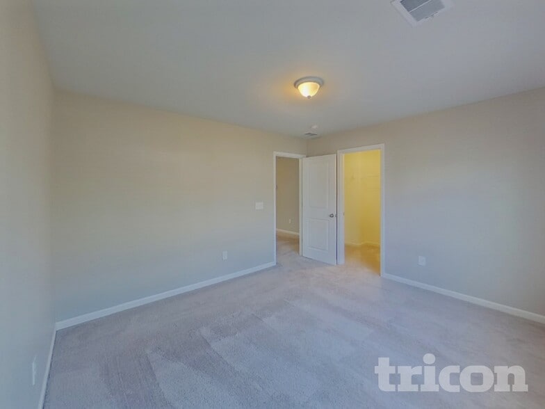 Building Photo - 33 Chalet Ct