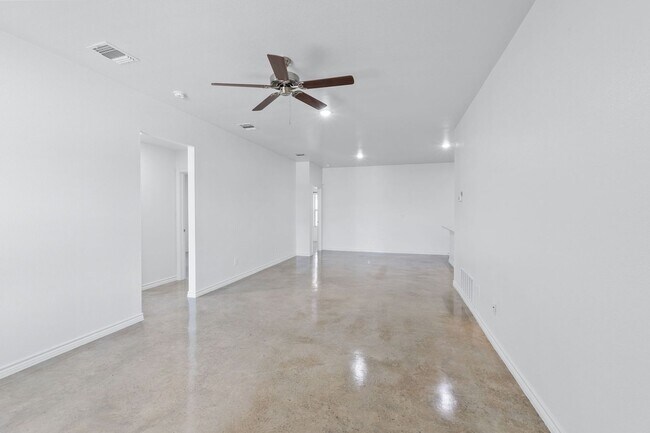 Building Photo - PM1-HH1803 Emma Naylor Ct