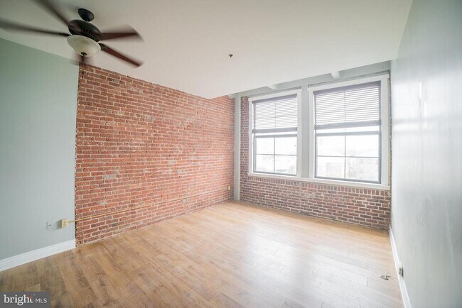 Building Photo - 315 New St