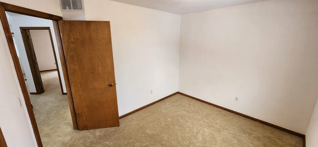 Building Photo - 1216 Dale Ct NE