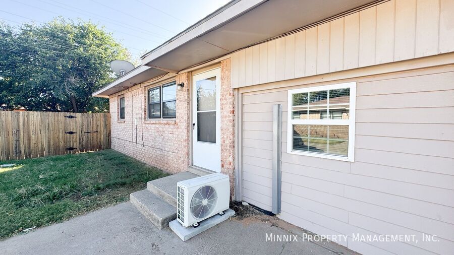 Building Photo - 2115 S Loop 289