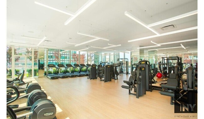Building Photo - Luxury living - Great Deal - Massive space...