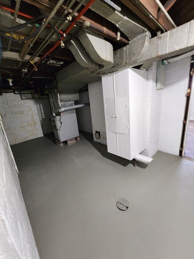 Building Photo - Large Glen Park Home