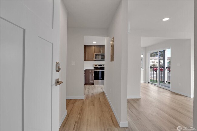Building Photo - 3302 McKinley Ave