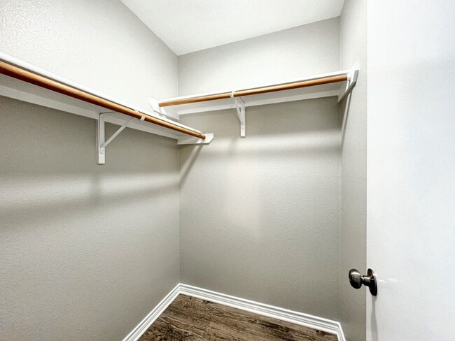 Building Photo - 2 Story Town Home - Near USAA-UTSA-Medical Center