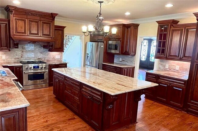 Building Photo - 330 Knollcrest Ct