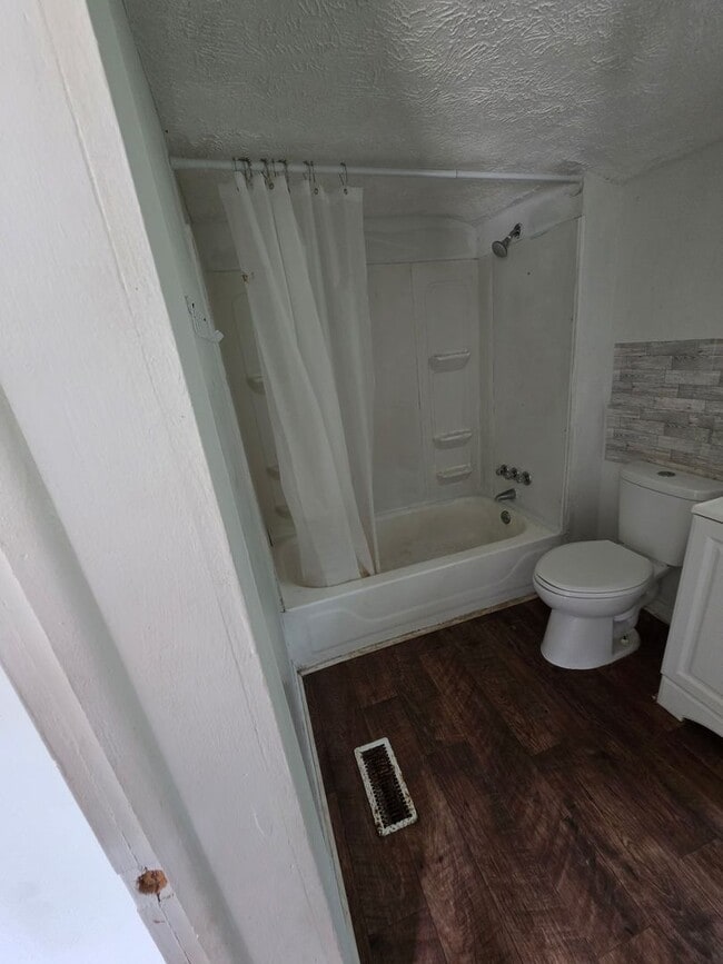 Building Photo - 2BEDROOM 1BATH