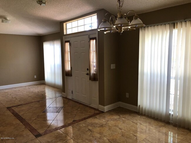 Building Photo - 2551 Coachman Lakes Dr