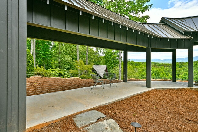Building Photo - 101 N Henderson Rd