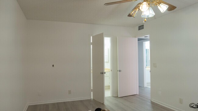 Building Photo - 400 SW 134th Way