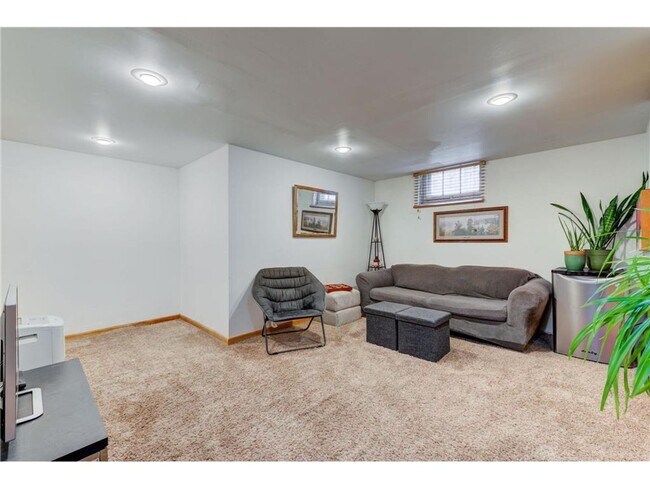 Building Photo - Gorgeous 6 Bedroom in Midway- June 2026 Mo...