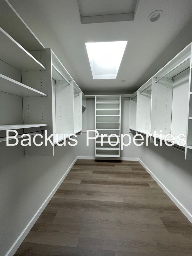 Building Photo - Wonderful three bedroom home with great views