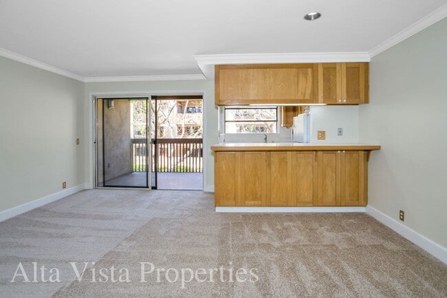 Building Photo - Villa La Jolla Dr 8840-204