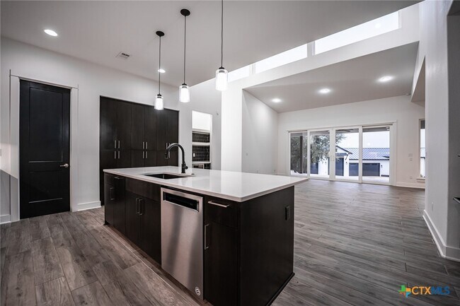 Building Photo - 2109 Bella Vista