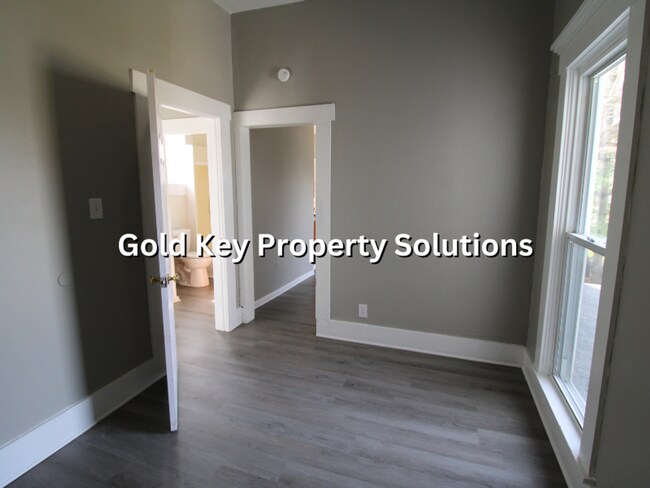 Building Photo - 803-807 High Street