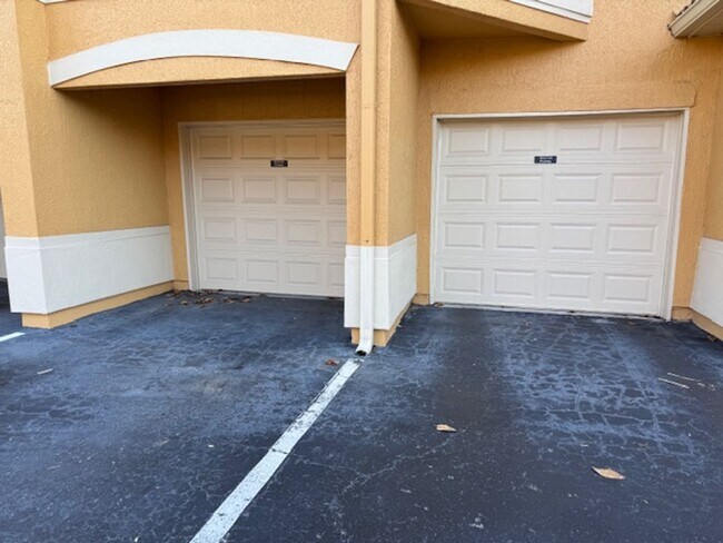 Building Photo - 8842 Villa View Cir