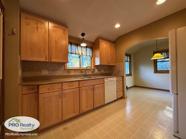 Building Photo - 3 Bedroom House **$1,000.00 off December's Rent with a December 2025 Move In**