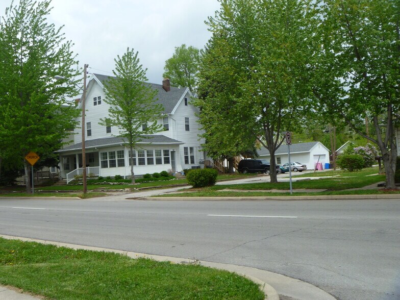 street view - 916 W 3rd St