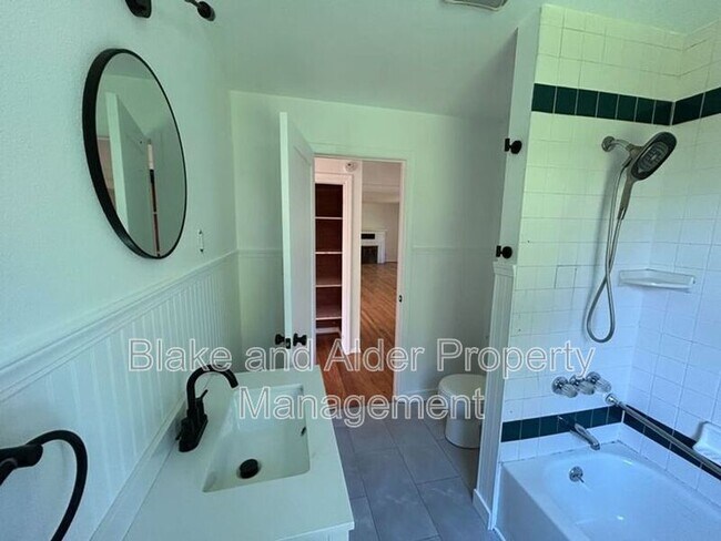 Building Photo - 198 NE 157th Ave