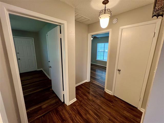 Building Photo - 300 W 4th St