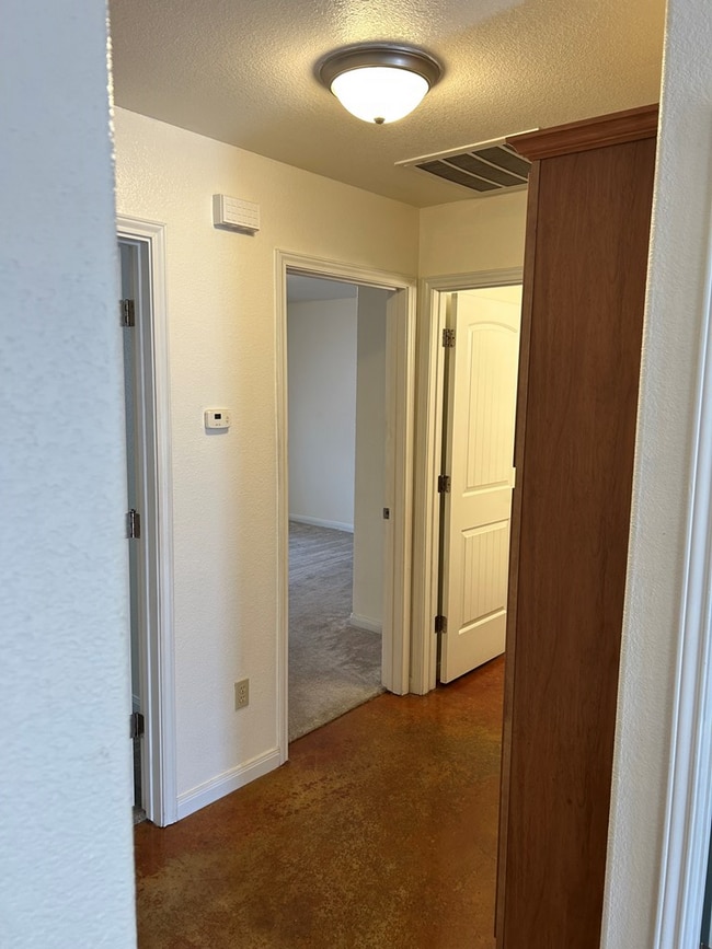 Building Photo - 486 Bridle Path