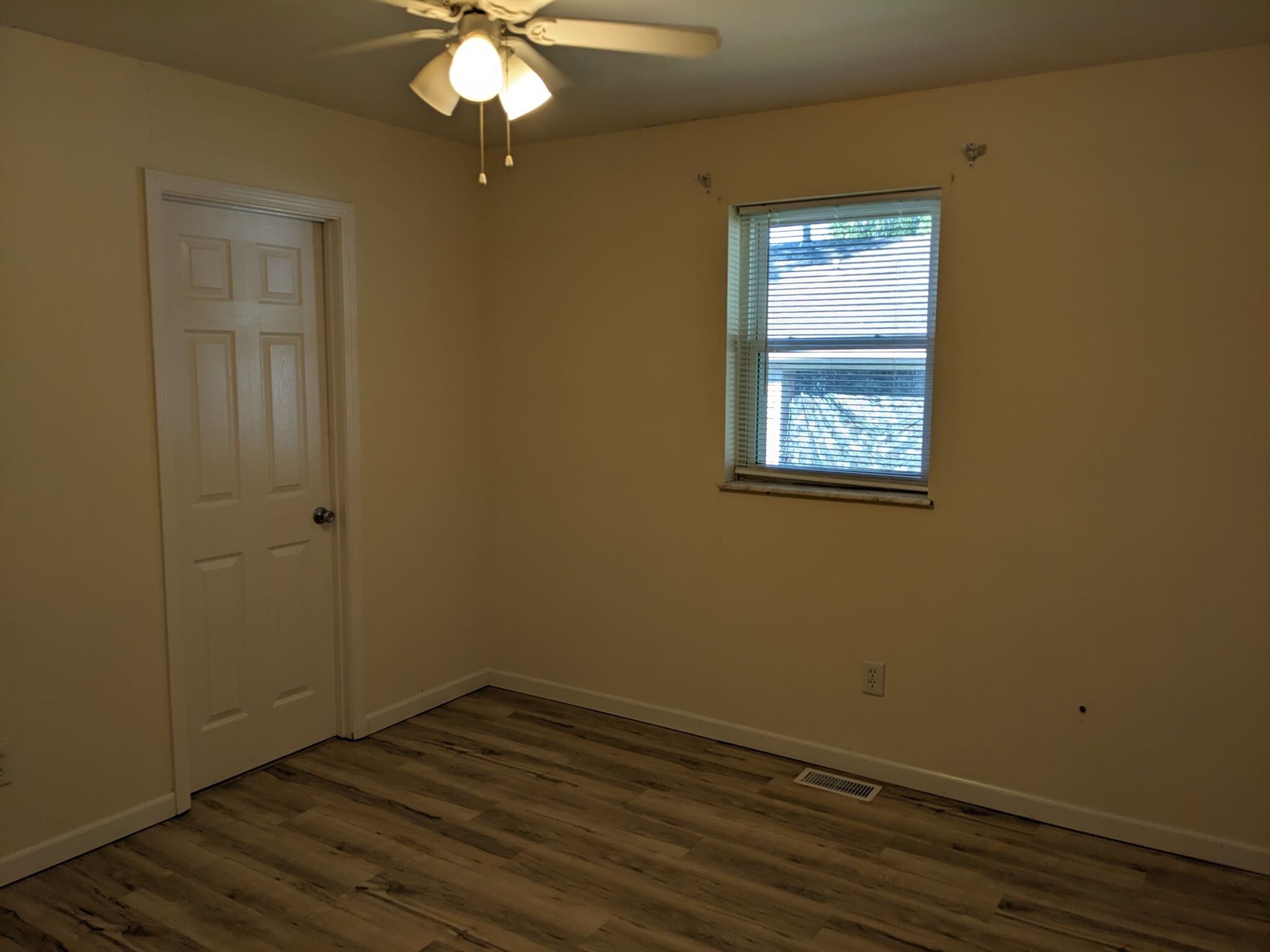 master bedroom - 306 E Northview Ave