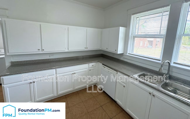 Building Photo - 1492 Faxon Ave