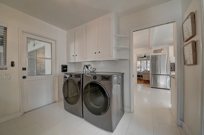 Building Photo - 444 N Shattuck Pl