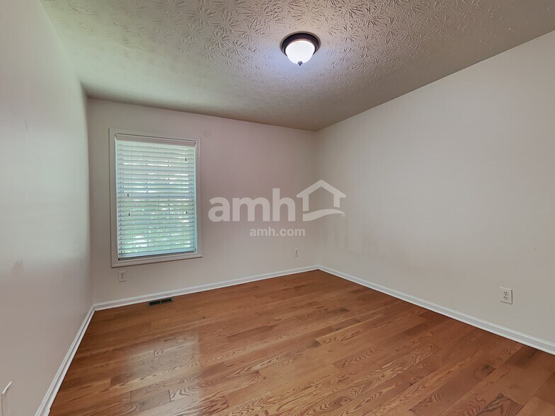 Building Photo - 5810 Stephens Mill Dr