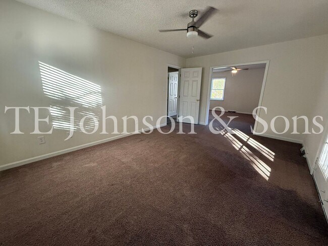 Building Photo - Charming 3-Bedroom Home with Rocking Chair Porch and Screened Back Patio