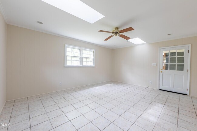 Building Photo - 408 Ortega Rd